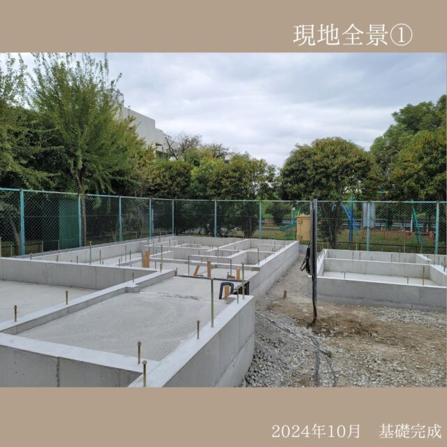 ・
・
・
【豊中市上津島２丁目　新築一戸建て】

2024年10月　基礎完成しました！

詳細はお問合せください。
何でもお気軽にご相談くださいね。

阪急神戸線「園田」駅まで 徒歩約18分
阪急宝塚線「庄内」駅まで 徒歩約31分

●A号地 ～公園隣接区画です！陽当たり◎

●B号地 ～南側と西側は公園に隣接しています！

●C号地 ～リビング階段のため家族との時間を楽しめます◎

●D号地 ～開放感ある吹抜で個性のある間取りです！

◆豊島西小学校・第一中エリア
◆近隣に公園やコンビニがあり子育て世代に嬉しい環境です！

■周辺環境■
・豊中市立豊島西小学校：徒歩6分(約400m)
・豊中市立第一中学校：徒歩31分（約2200m）
・こうづしま幼稚園：徒歩6分（約450m）
・ファミリーマート上津島店　徒歩5分(約400m)
・上津島２丁目児童遊園：徒歩1分(約15m）

気になった方はコメントやDMからも
お気軽にお問い合わせください！

【物件概要】
所在地：大阪府豊中市上津島２丁目
新築一戸建て全４棟
交通：阪急神戸線「園田」駅まで徒歩18分
阪急宝塚線「庄内」駅まで徒歩31分
間取り：3LDK＋S＋吹抜
土地面積：73.84㎡～84.30㎡
接道状況：北側：幅員約4m(A号地約4.98m接道・B号地約2.71ｍ・C号地2.73ｍ・Ｄ号地4.74ｍ接道)
私道負担：あり（A号地）約3.14㎡（B号地）約1.72㎡（Ｃ号地）約1.73㎡（Ｄ号地）約2.99㎡
建ぺい率：60％
容積率：160％
地目：宅地
土地権利：所有権
構造・規模：木造3階建て
販売戸数：4戸
設備：公営水道、都市ガス、本下水
現況：2025年1月完成予定
引渡：相談
用途地域：第一種住居専用地域
その他：景観法による規制有、航空法による規制有、建築基準法第22条区域
取引態様：媒介（仲介）

物件価格:A号地4,180万円・B号地3,830万円・C号地3,730万円・D号地4,180万円

——————————————
池田市・豊中市をメインに、阪急沿線や北摂エリアの
物件や土地を多く取り扱っています。
ご希望にピッタリの物件をお探しいたします。

ご相談・お問い合わせはこちらから↓

株式会社 T&Aハウジング
HP:https://tanda-h.com/
TEL:072-737-9046
大阪府池田市石橋 2-15-27
アクアピュア石橋101
大阪府知事(1)第63279号
全国宅地建物取引業保証協会会員
大阪府宅地建物取引業協会会員
(公社)近畿地区不動産公正取引協議会加盟

#豊中市上津島
#豊中市新築戸建て
#庄内駅
#園田駅
#阪急宝塚線
#豊島西小学校
#豊中市立第一中学校
#池田市
#豊中市
#石橋阪大前
#石橋阪大前駅
#新築一戸建て
#新築一戸建
#家づくり
#マイホーム
#北摂一戸建て
#池田市土地探し
#家づくり記録
#池田市マイホーム
#池田市ママ
#池田市ランチ
#豊中市ランチ
#豊中市ママ
#豊中市マイホーム
#北摂グルメ
#北摂カフェ
#石橋阪大前グルメ
#豊中市新築一戸建て
#tandahousing